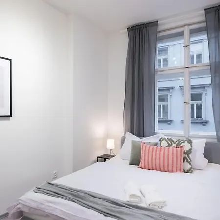 Timeless Charming Near Old Town 아파트 *